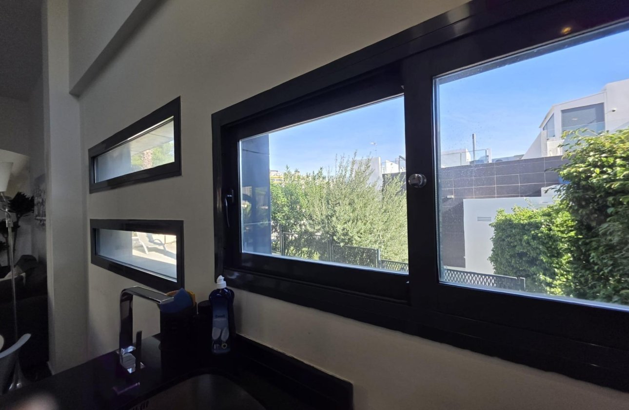 Herverkoop - Villa -
Orihuela Costa - Villamartín