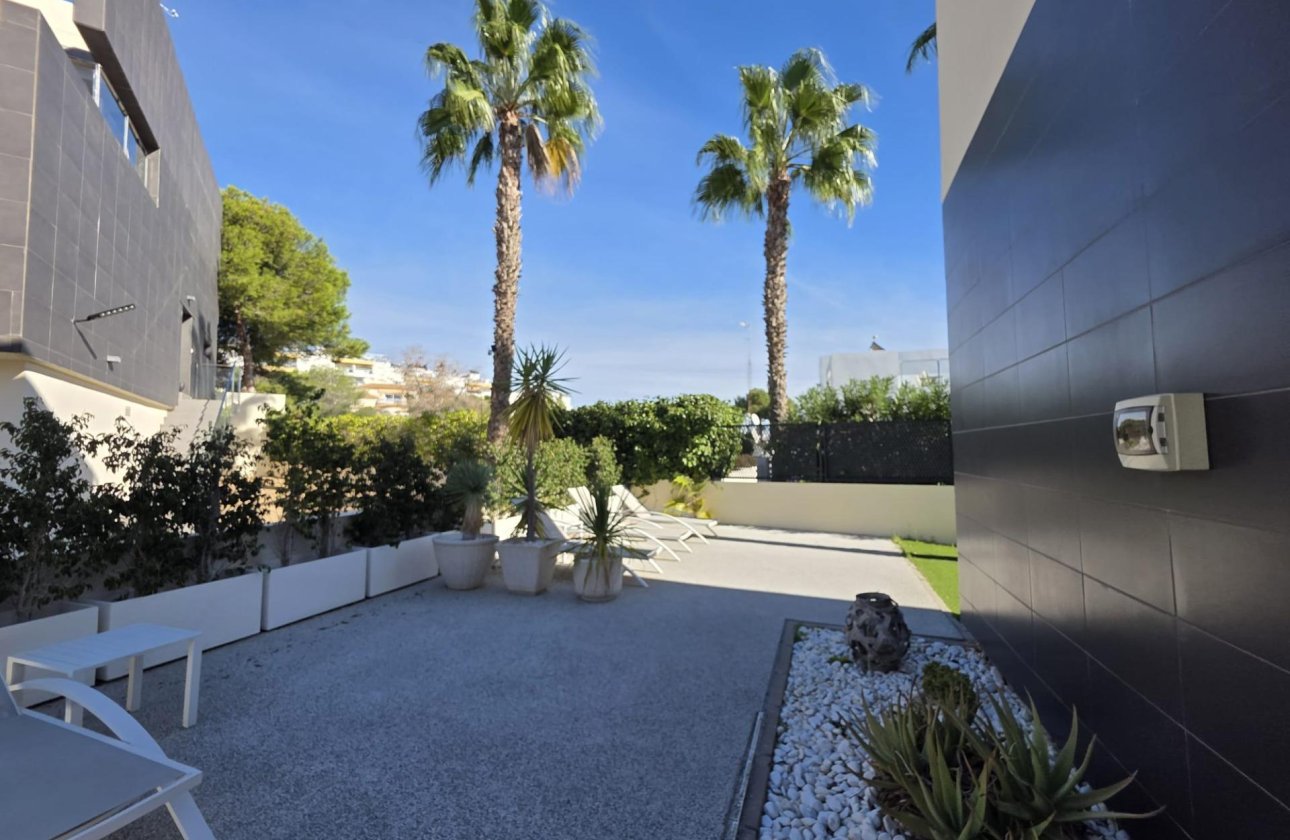 Herverkoop - Villa -
Orihuela Costa - Villamartín