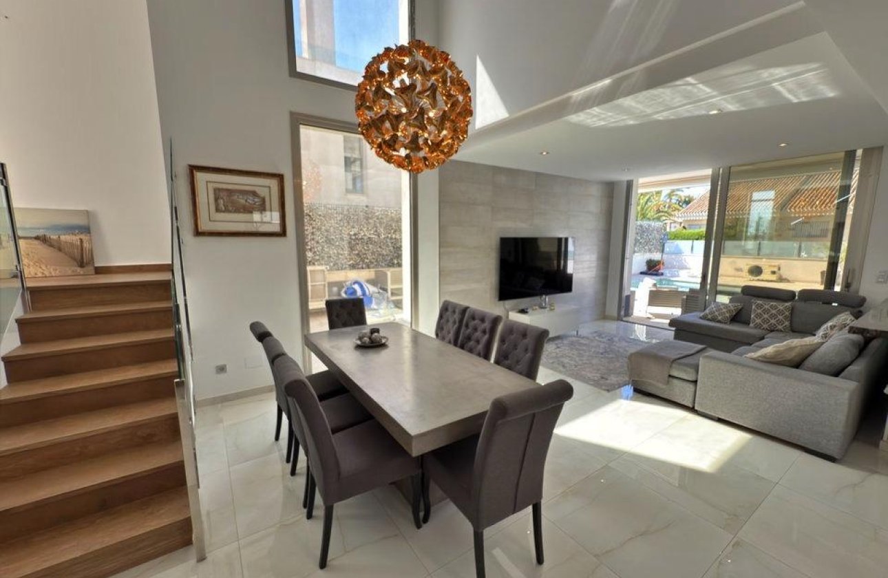 Herverkoop - Villa -
Orihuela Costa - Villamartín