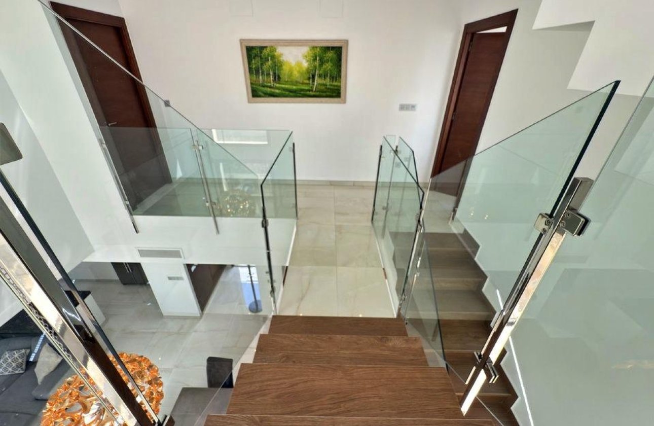 Herverkoop - Villa -
Orihuela Costa - Villamartín