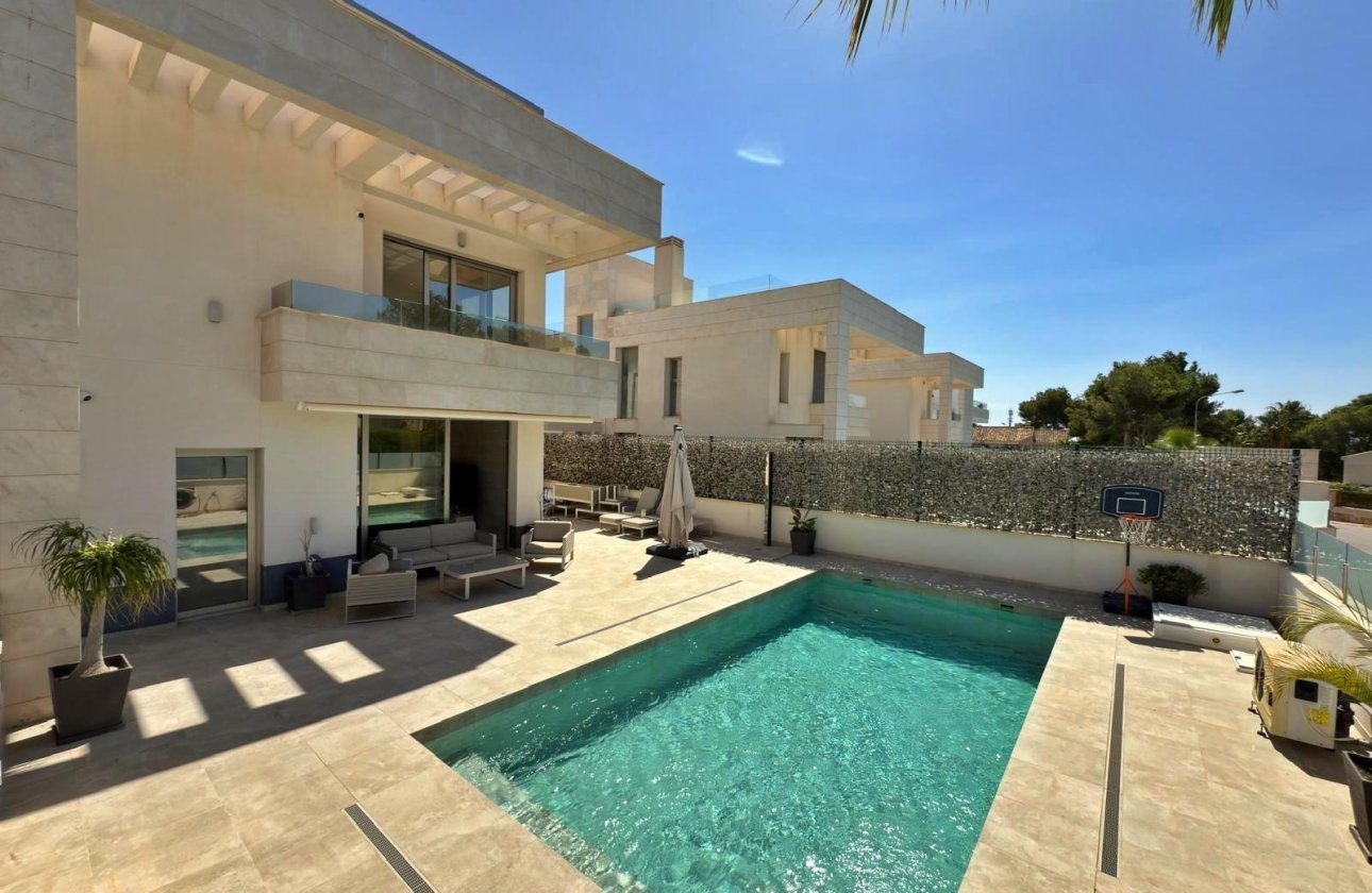 Herverkoop - Villa -
Orihuela Costa - Villamartín