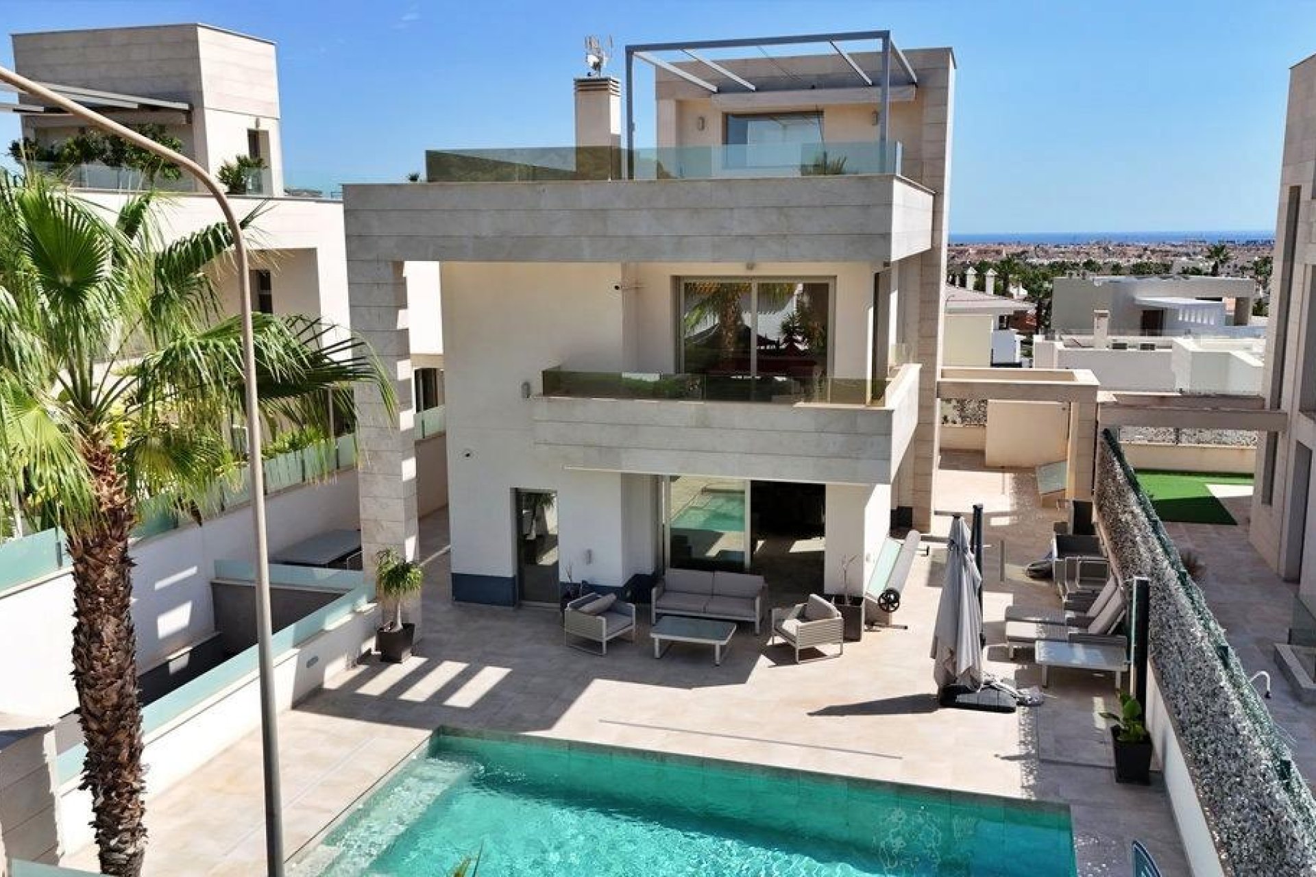 Herverkoop - Villa -
Orihuela Costa - Villamartín