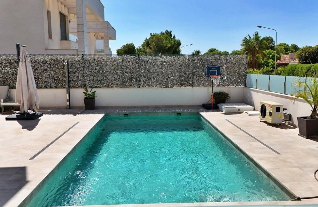 Herverkoop - Villa -
Orihuela Costa - Villamartín