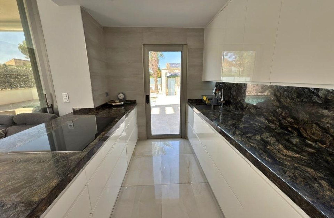 Herverkoop - Villa -
Orihuela Costa - Villamartín