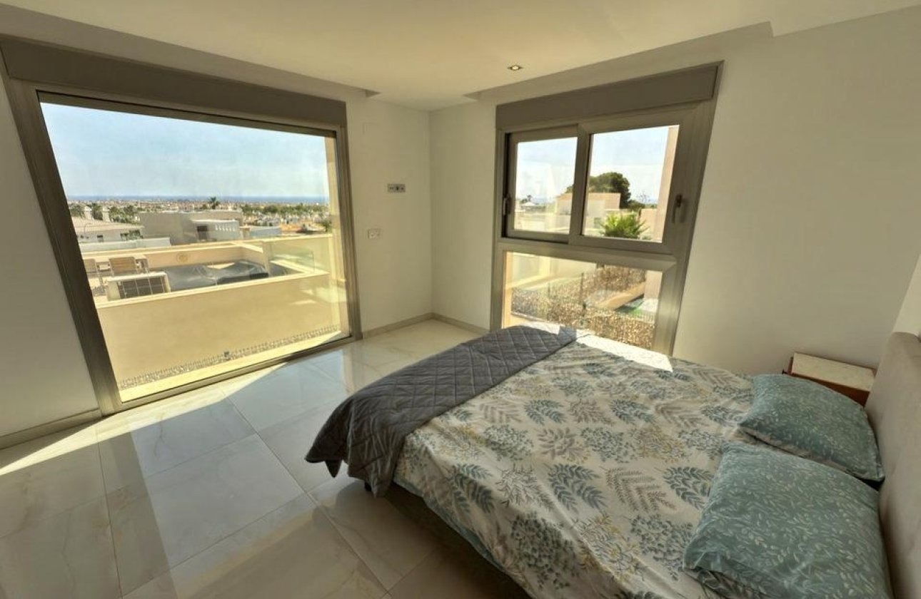 Herverkoop - Villa -
Orihuela Costa - Villamartín