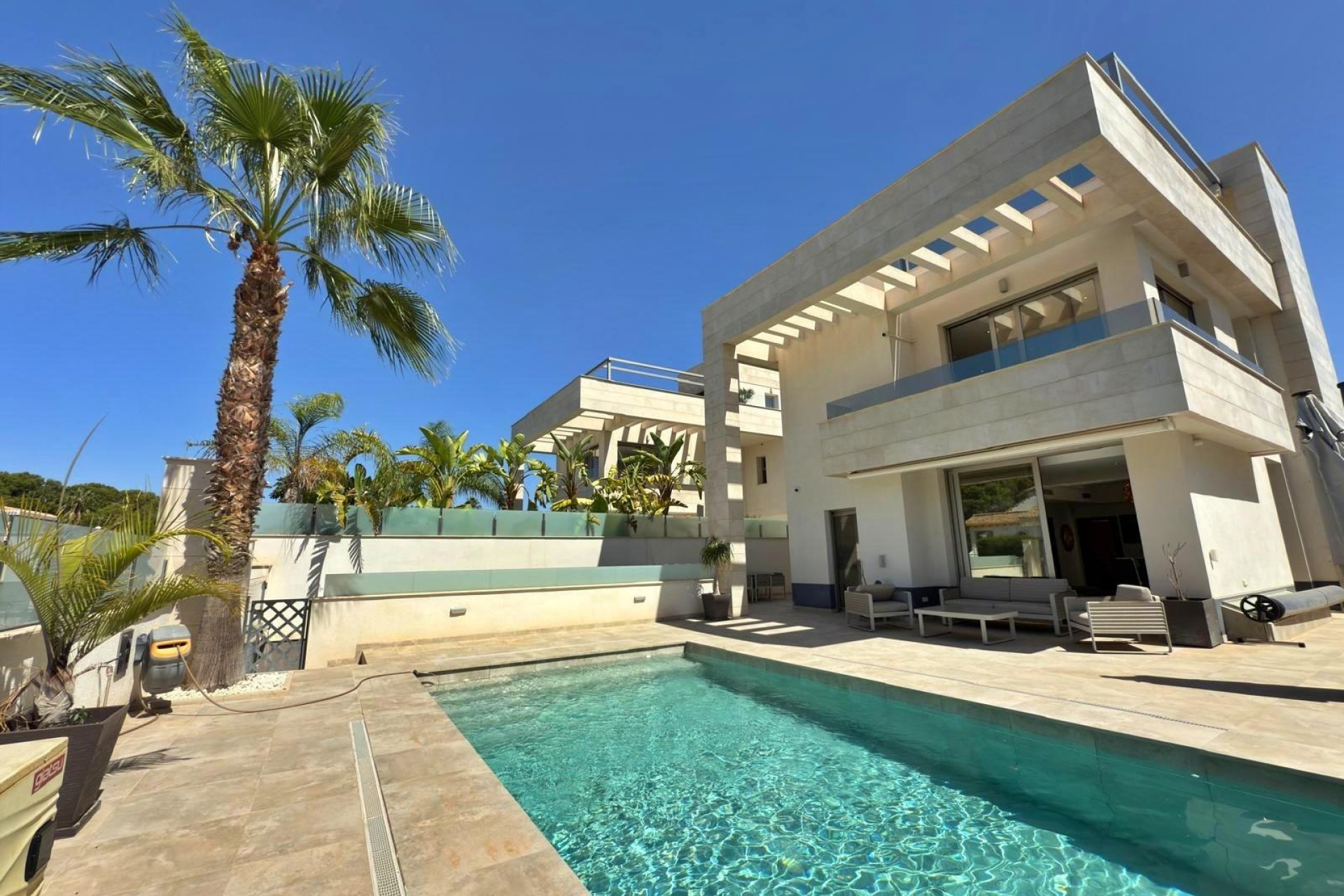 Herverkoop - Villa -
Orihuela Costa - Villamartín
