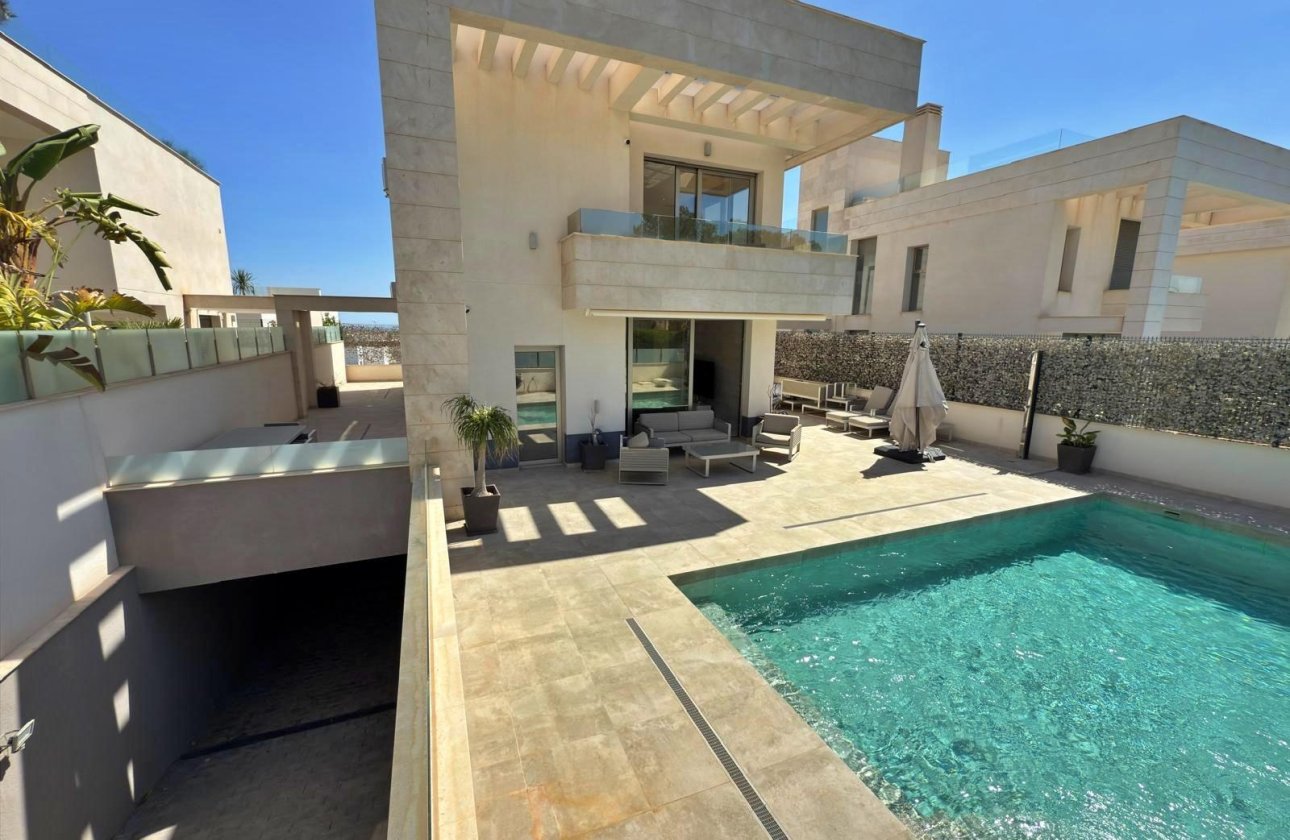Herverkoop - Villa -
Orihuela Costa - Villamartín