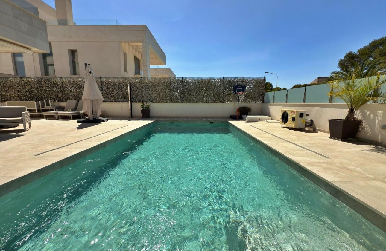 Herverkoop - Villa -
Orihuela Costa - Villamartín