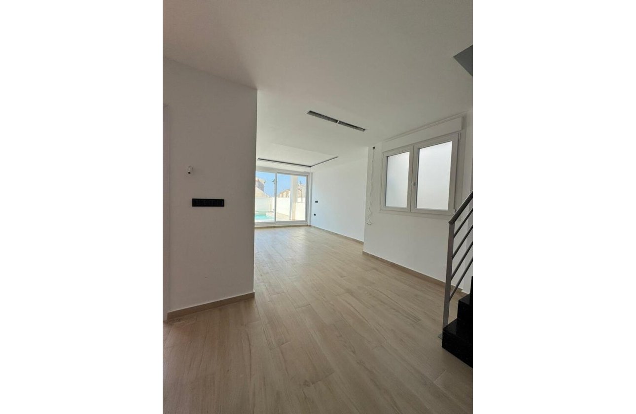 Herverkoop - Villa Penthouse -
Torrevieja - Aguas Nuevas