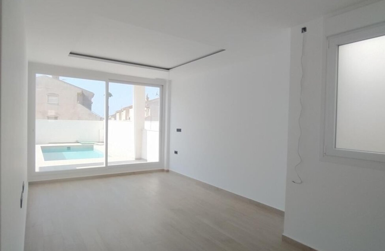 Herverkoop - Villa Penthouse -
Torrevieja - Aguas Nuevas