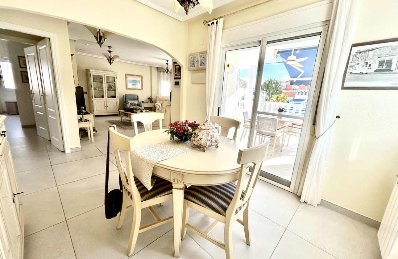 Herverkoop - Villa -
Pinar de Campoverde - Inland