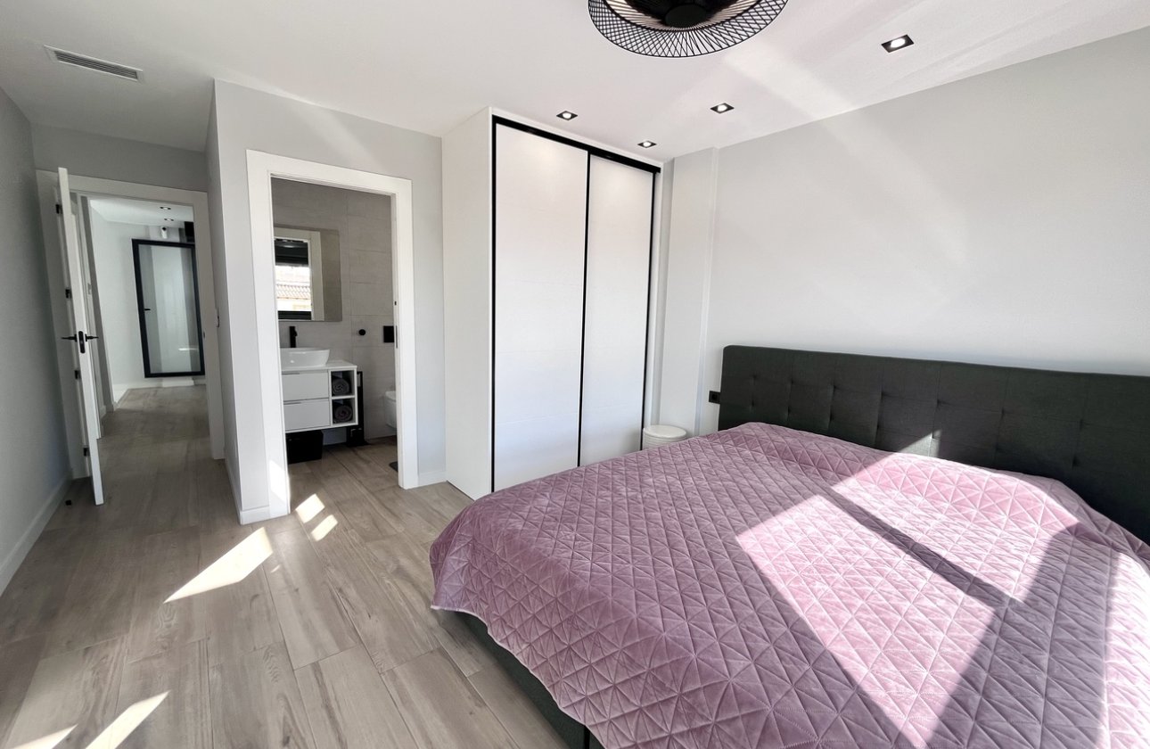 Herverkoop - Villa -
Playa Flamenca - Costa Blanca