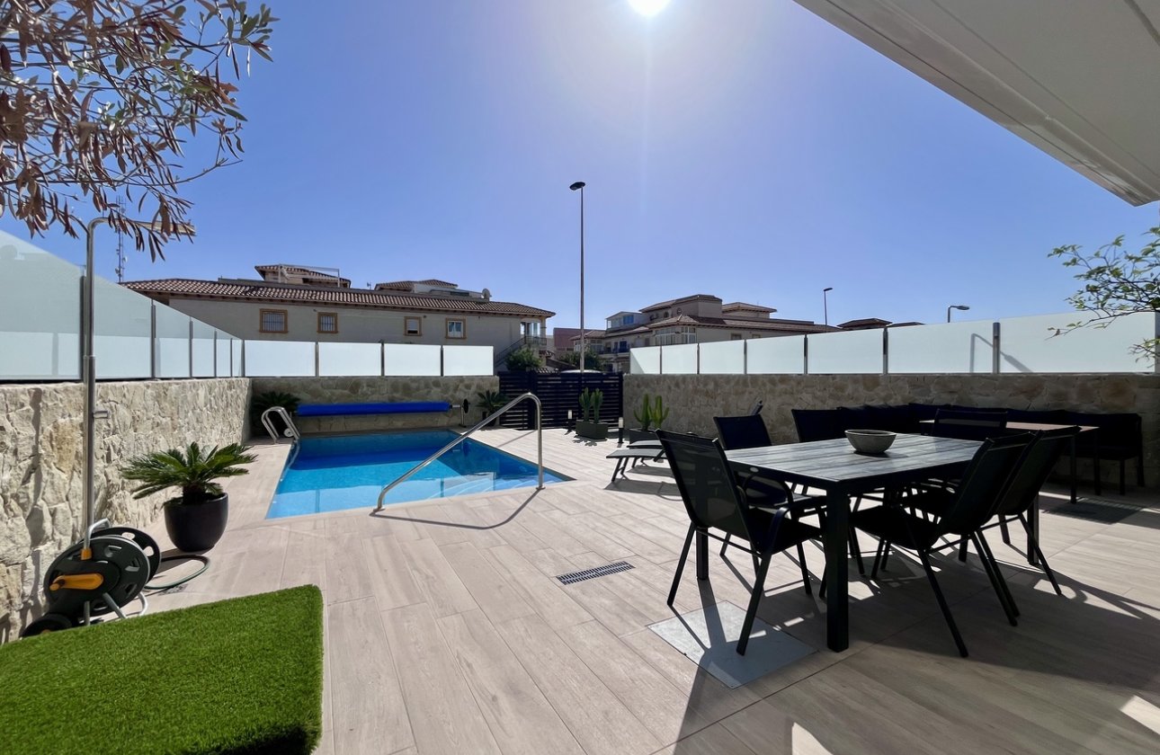 Herverkoop - Villa -
Playa Flamenca - Costa Blanca