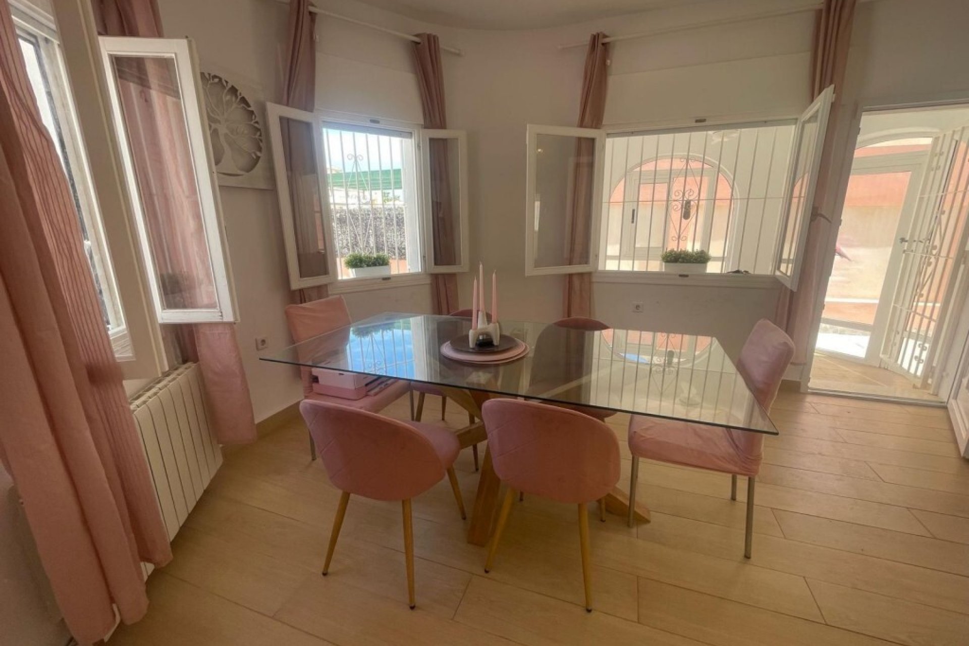 Herverkoop - Villa -
Playa Flamenca - Costa Blanca