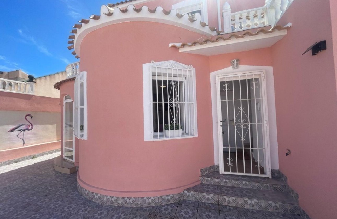 Herverkoop - Villa -
Playa Flamenca - Costa Blanca