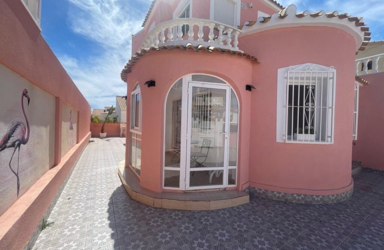 Herverkoop - Villa -
Playa Flamenca - Costa Blanca
