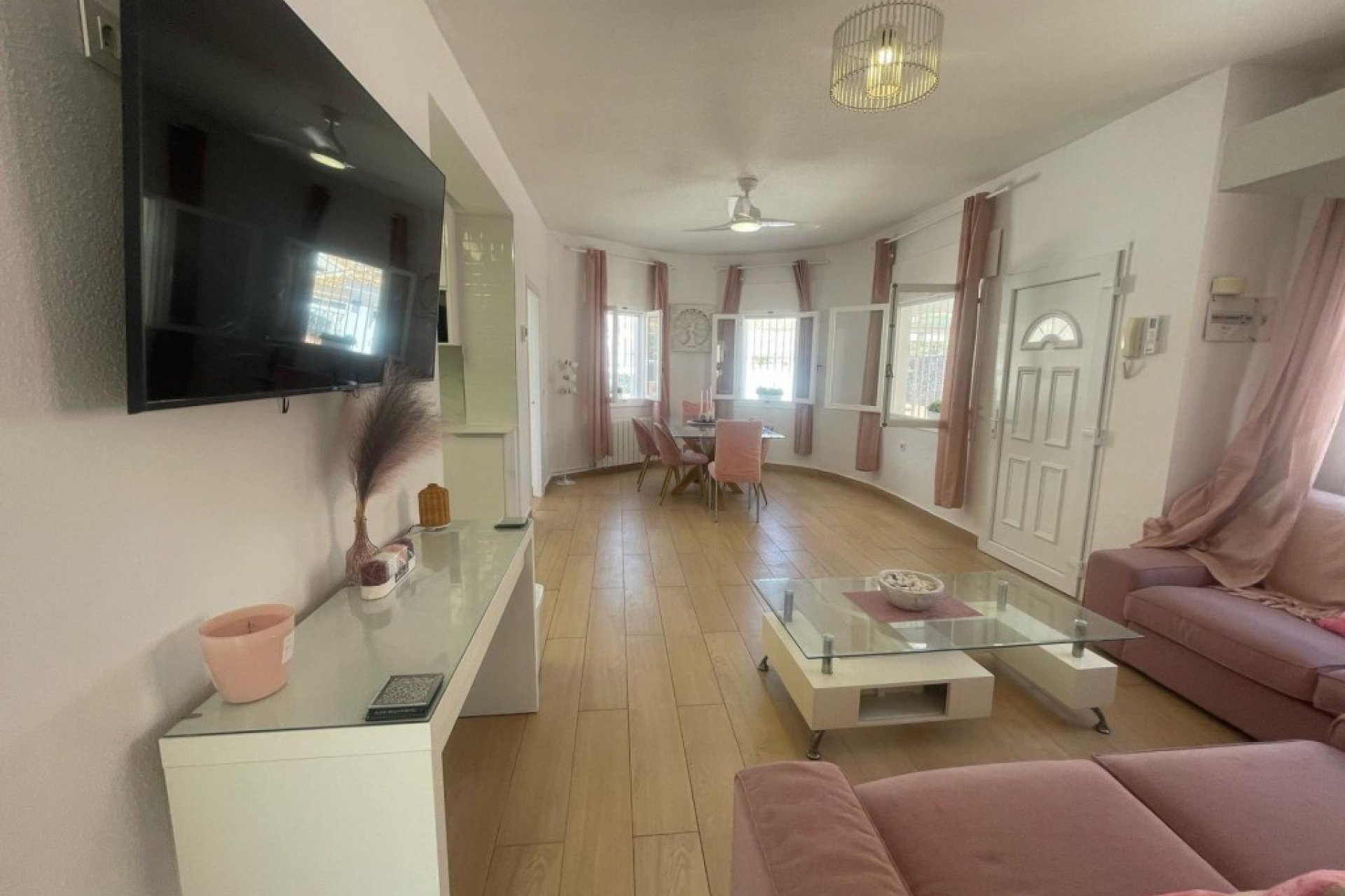 Herverkoop - Villa -
Playa Flamenca - Costa Blanca