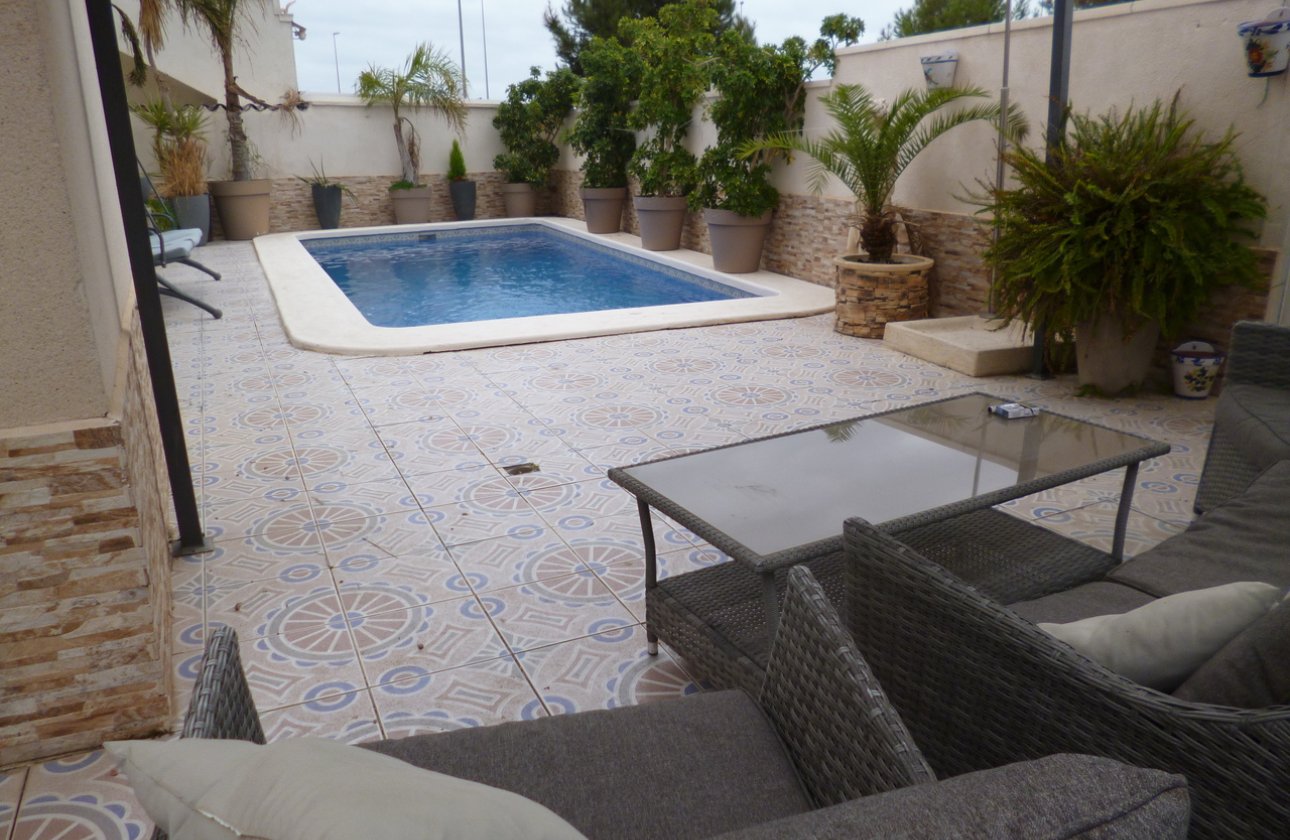 Herverkoop - Villa -
Playa Flamenca - Costa Blanca