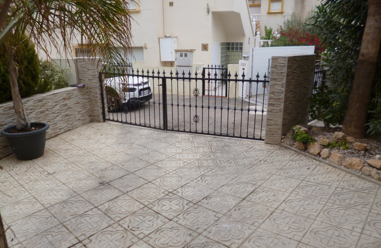 Herverkoop - Villa -
Playa Flamenca - Costa Blanca