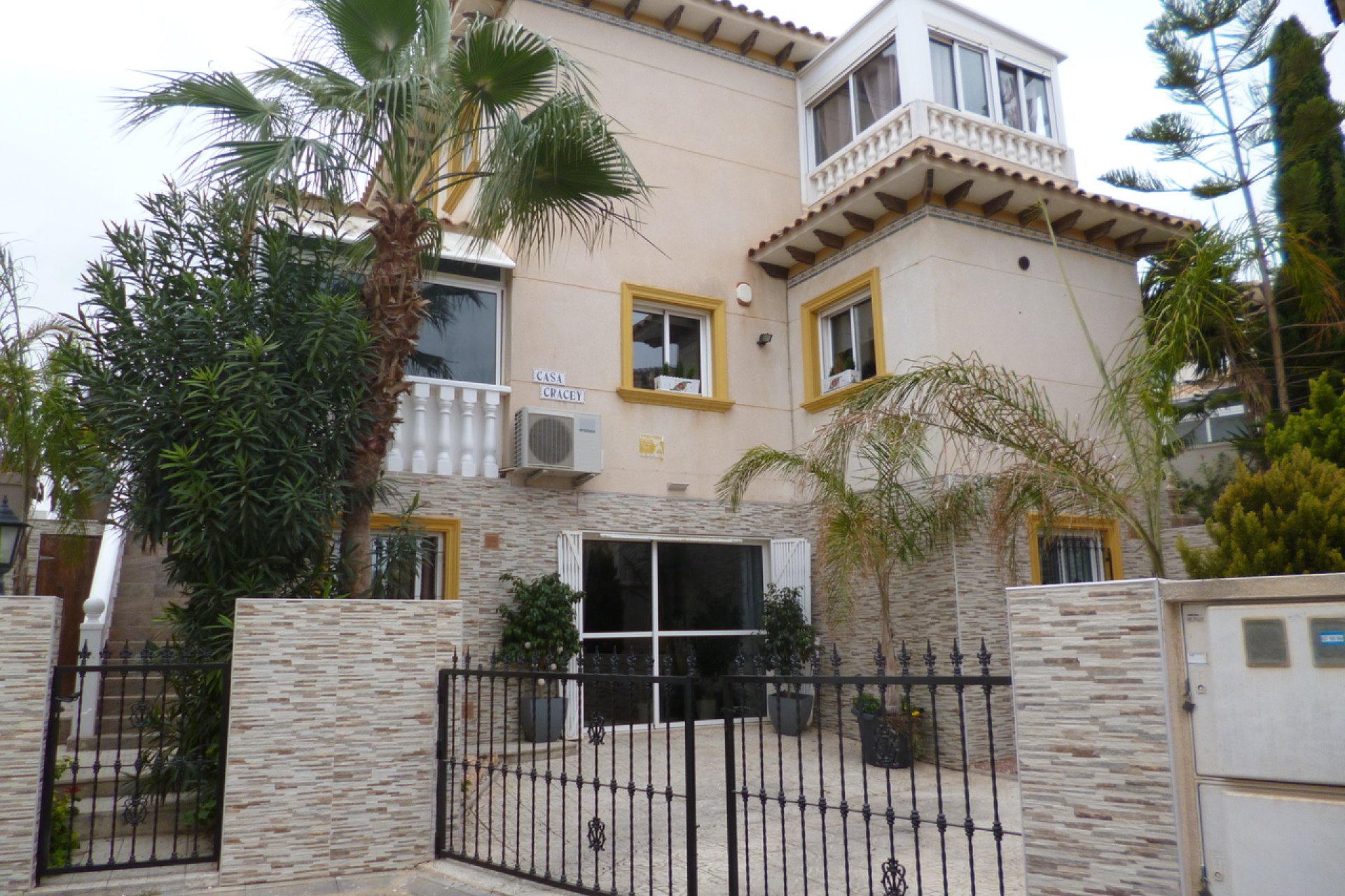 Herverkoop - Villa -
Playa Flamenca - Costa Blanca