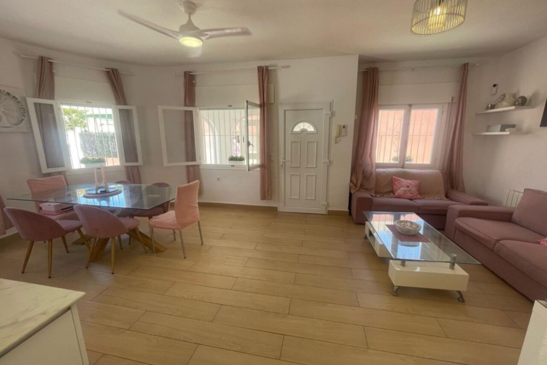 Herverkoop - Villa -
Playa Flamenca - Costa Blanca