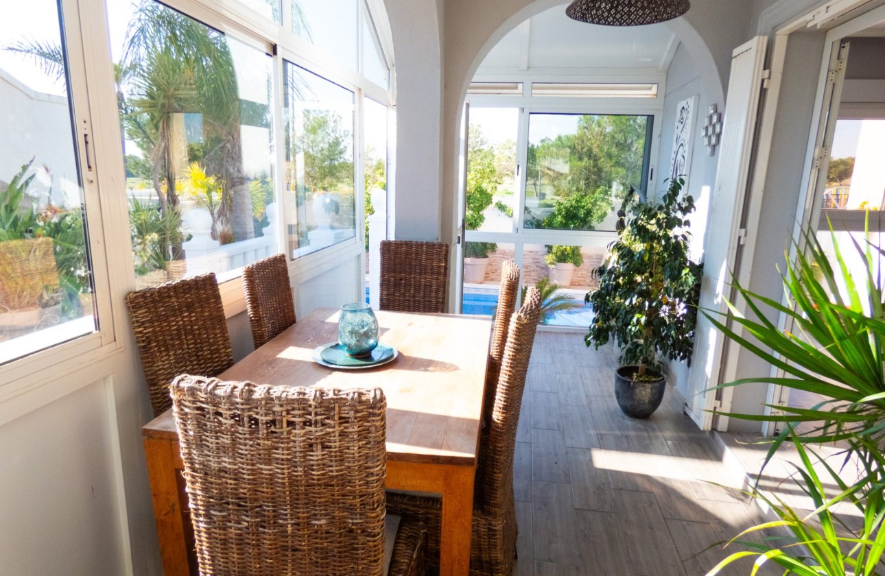 Herverkoop - Villa -
Playa Flamenca - Costa Blanca