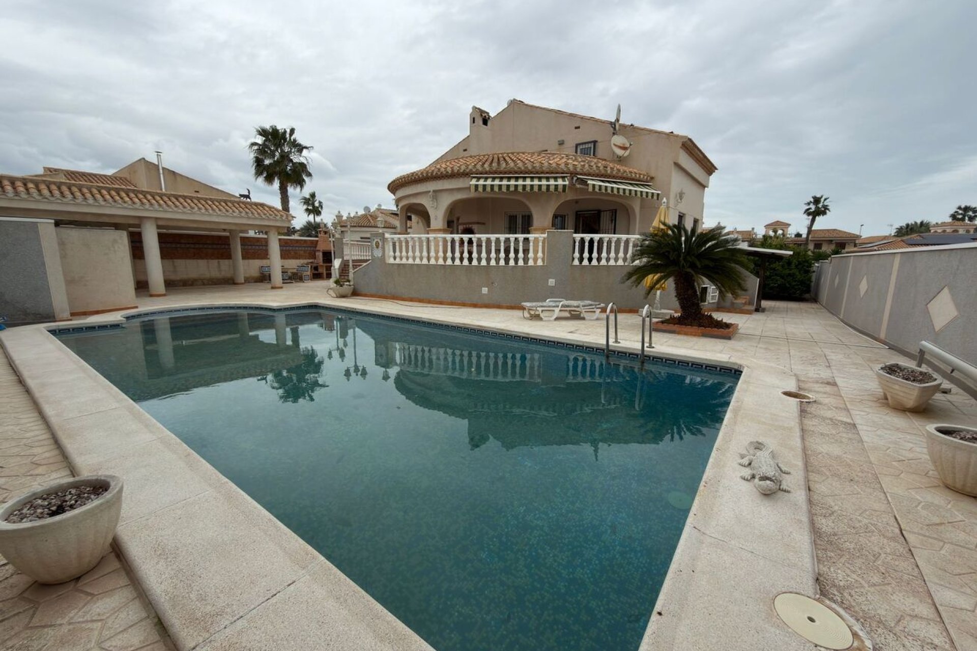 Herverkoop - Villa -
Playa Flamenca - Costa Blanca