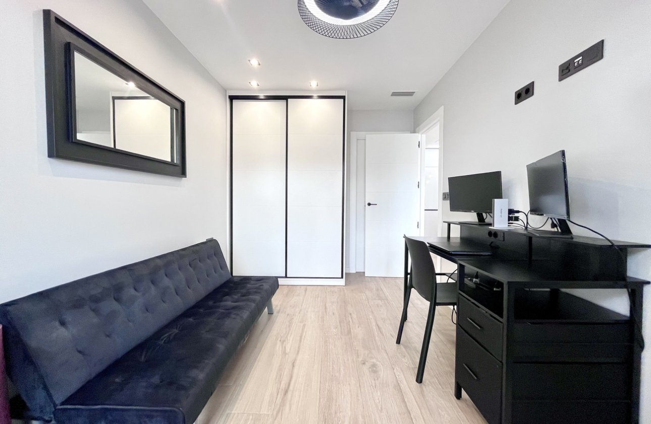 Herverkoop - Villa -
Punta Prima - Costa Blanca