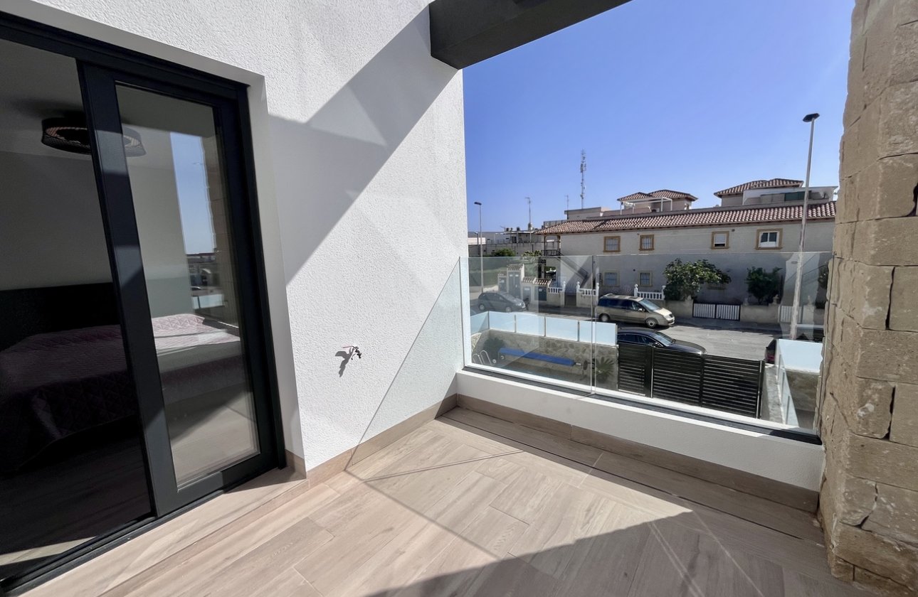 Herverkoop - Villa -
Punta Prima - Costa Blanca