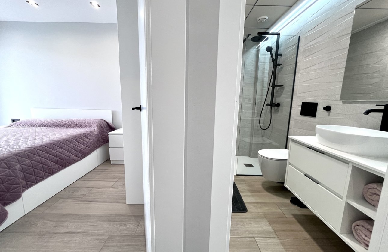 Herverkoop - Villa -
Punta Prima - Costa Blanca