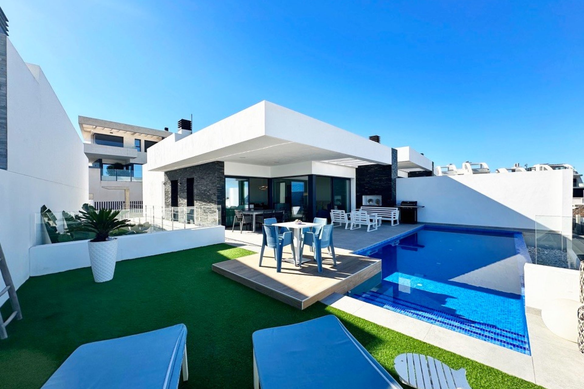 Herverkoop - Villa -
Rojales - Inland