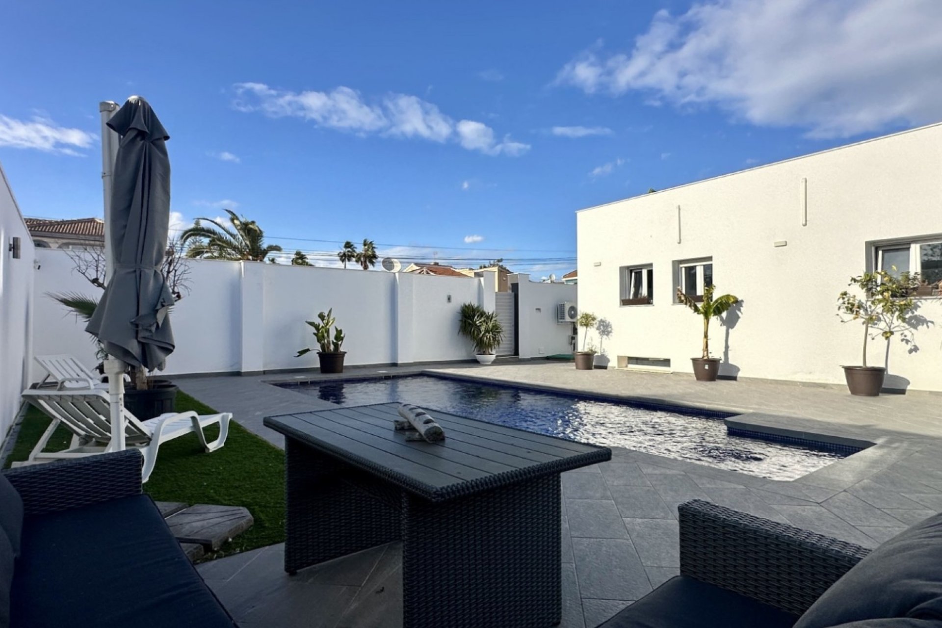 Herverkoop - Villa -
Rojales - Inland