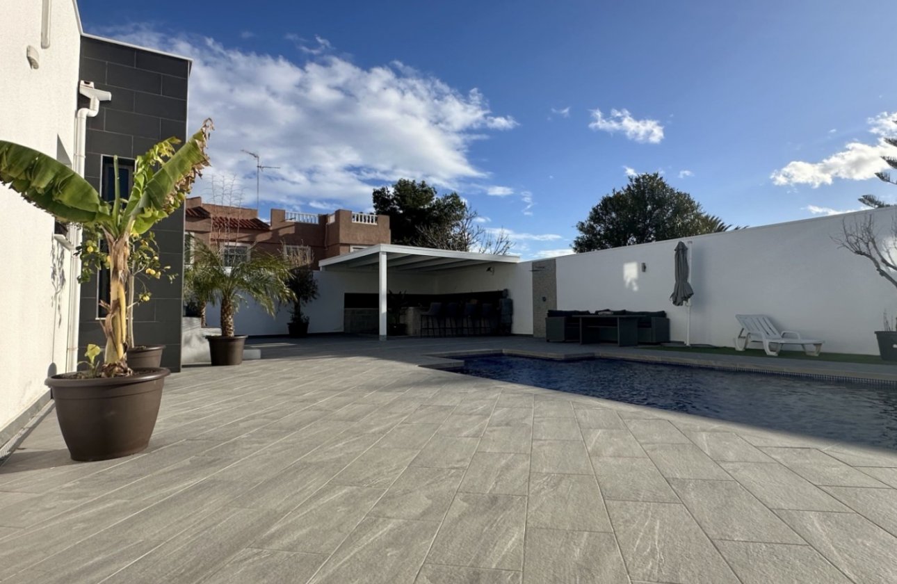 Herverkoop - Villa -
Rojales - Inland