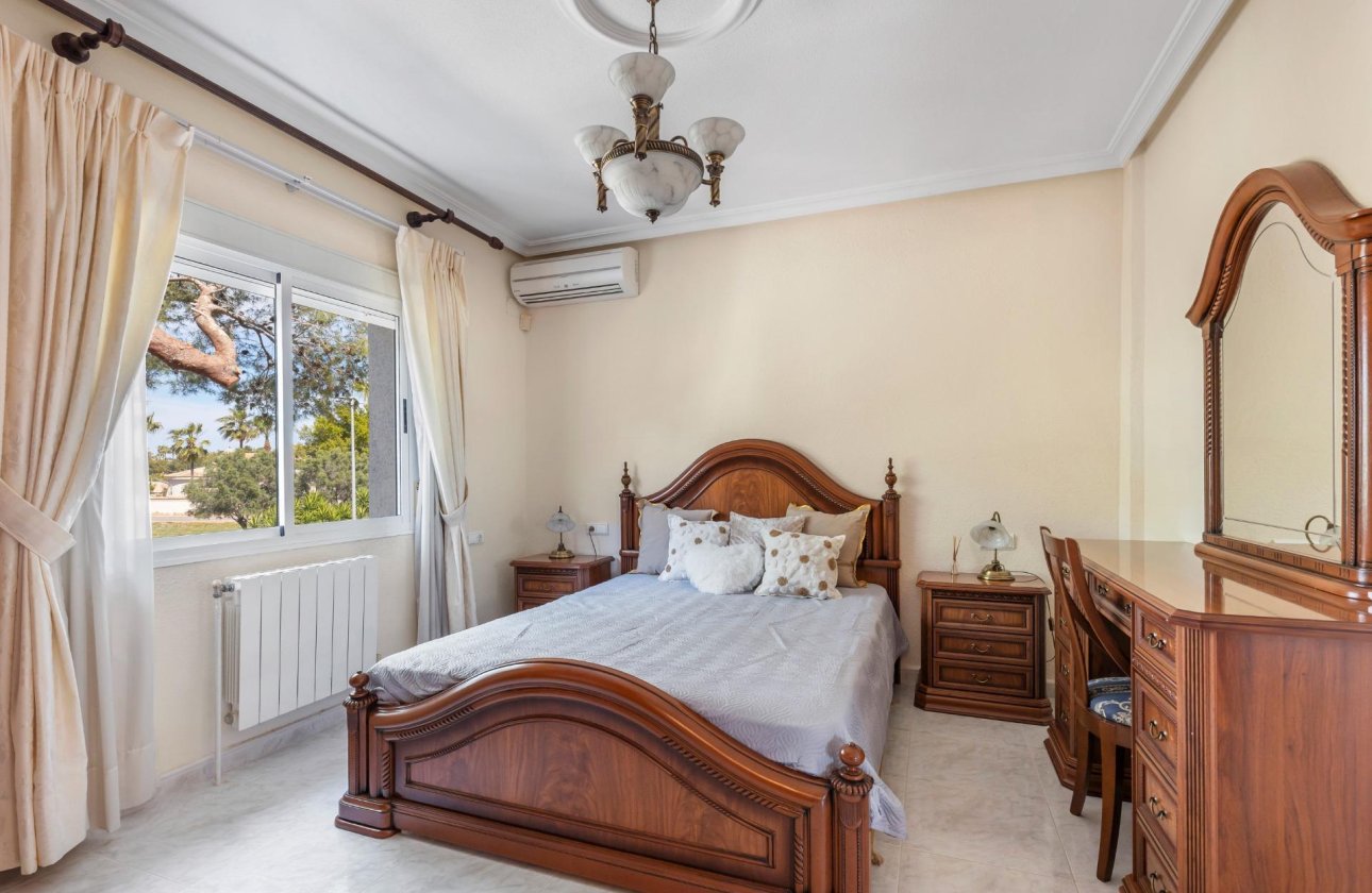 Herverkoop - Villa -
Rojales - Pueblo Bravo