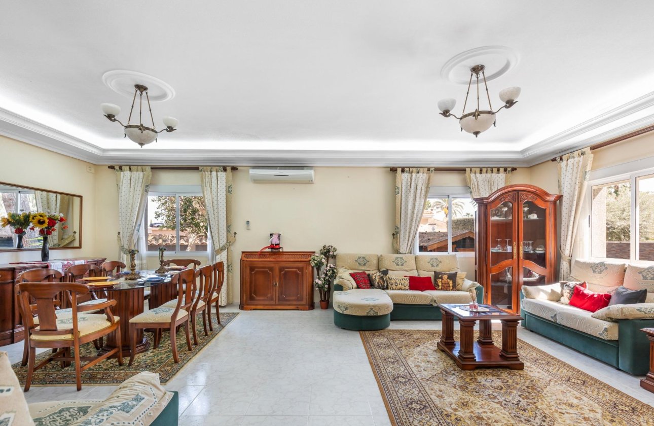 Herverkoop - Villa -
Rojales - Pueblo Bravo