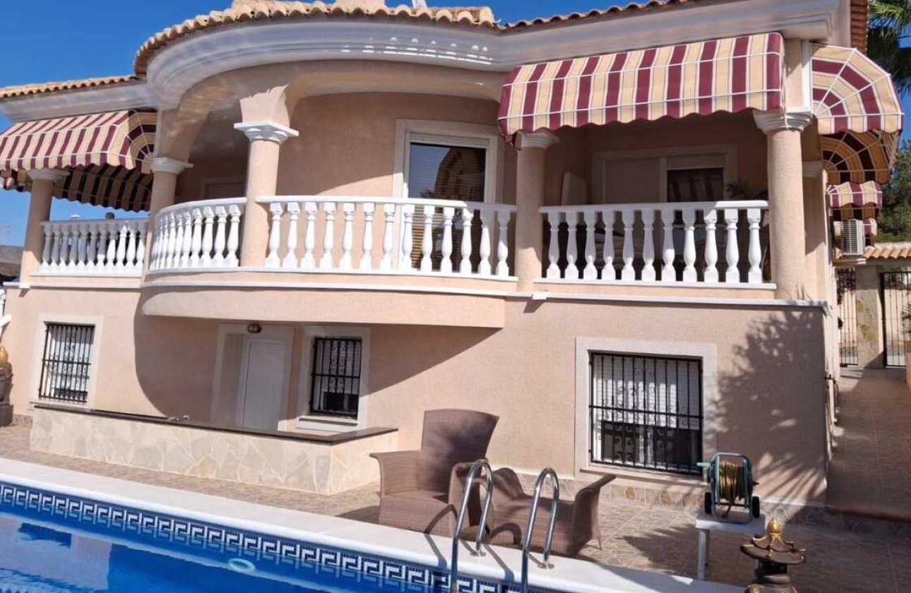 Herverkoop - Villa -
Rojales