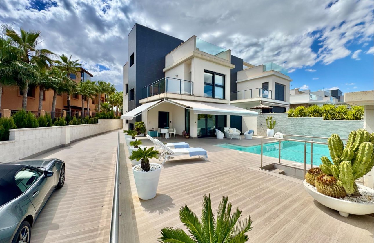 Herverkoop - Villa -
San Miguel de Salinas - Bellavista