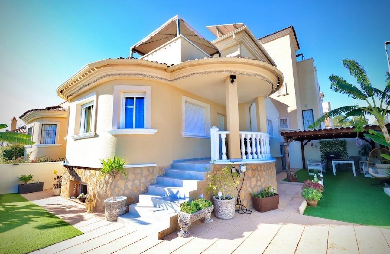 Herverkoop - Villa -
San Miguel de Salinas - Inland