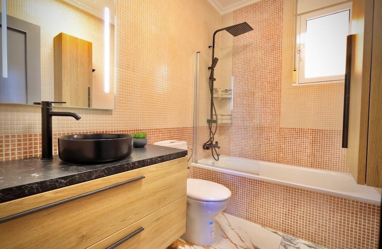 Herverkoop - Villa -
San Miguel de Salinas - Inland