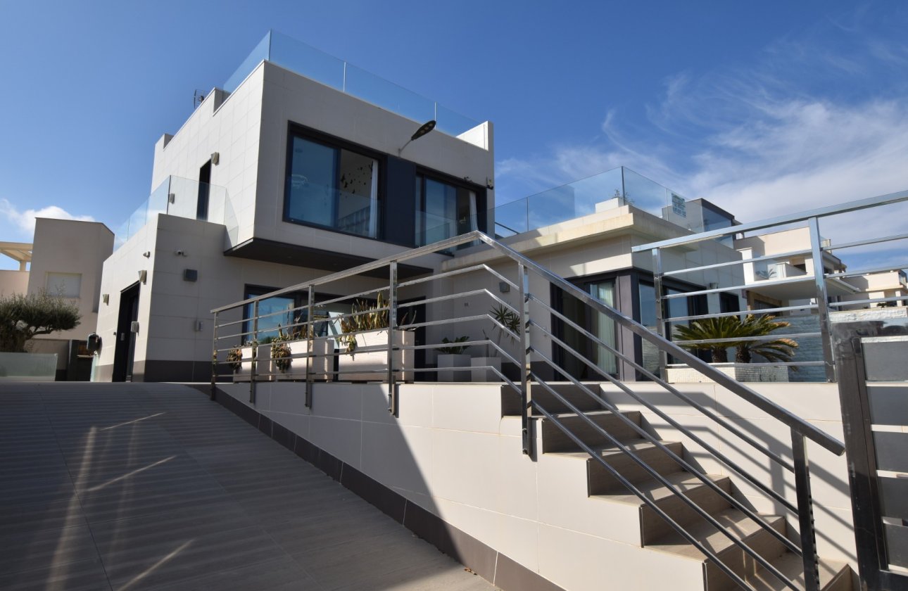 Herverkoop - Villa -
San Miguel de Salinas - Inland