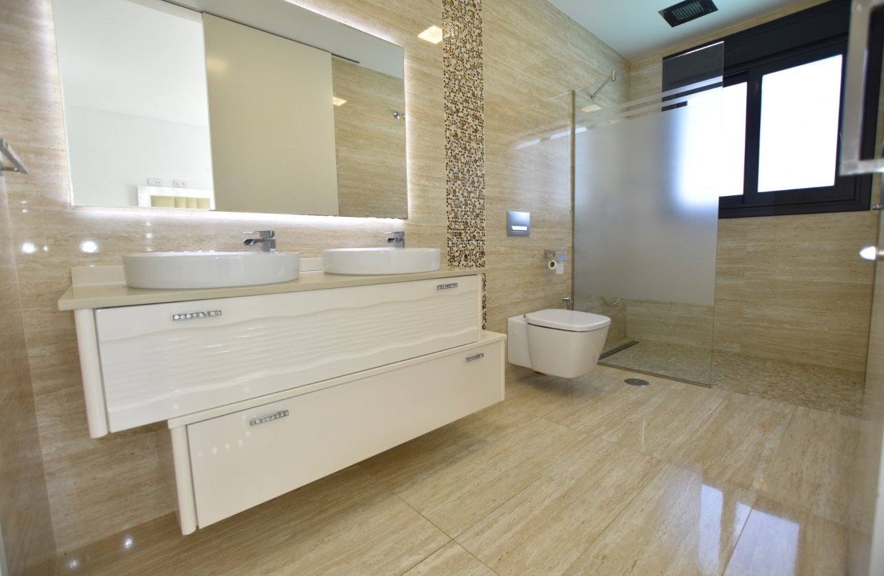 Herverkoop - Villa -
San Miguel de Salinas - Inland