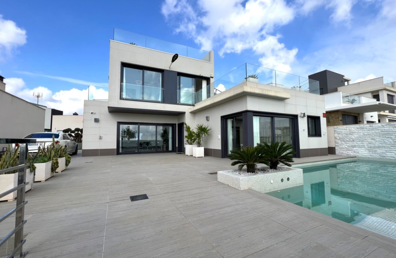 Herverkoop - Villa -
San Miguel de Salinas - Inland