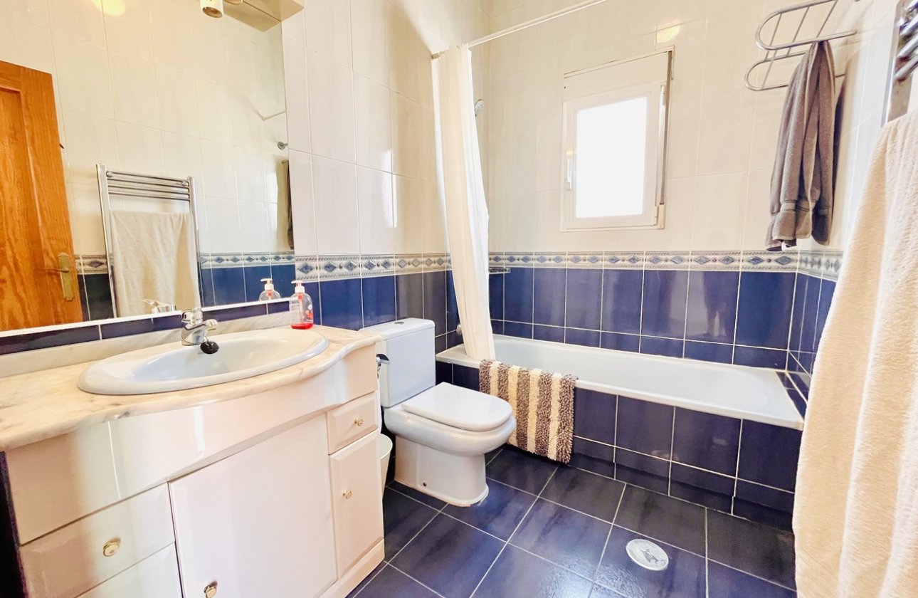 Herverkoop - Villa -
San Miguel de Salinas - Inland