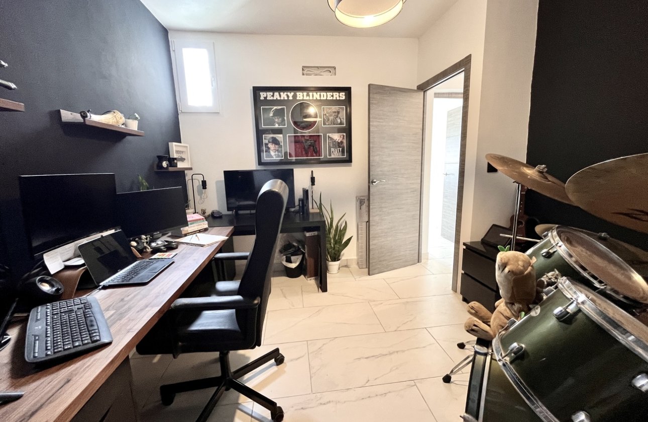 Herverkoop - Villa -
San Miguel de Salinas - Inland