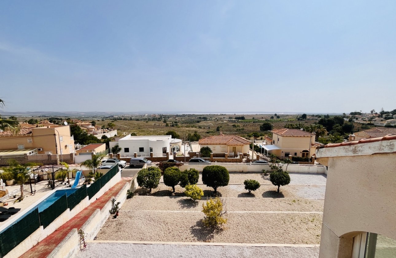 Herverkoop - Villa -
San Miguel de Salinas - Inland