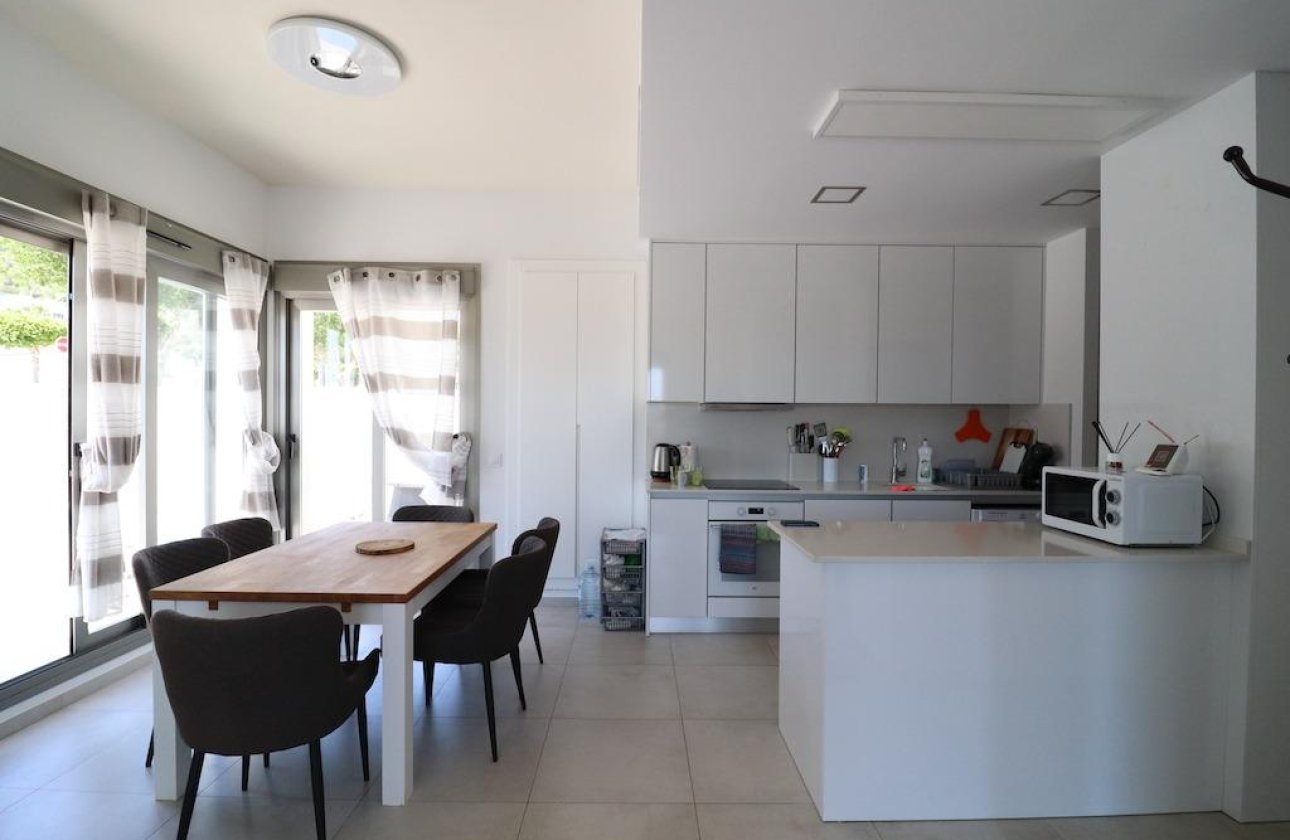 Herverkoop - Villa -
San Miguel de Salinas - Inland