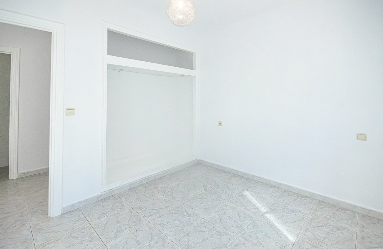 Herverkoop - Villa -
San Miguel de Salinas - Inland