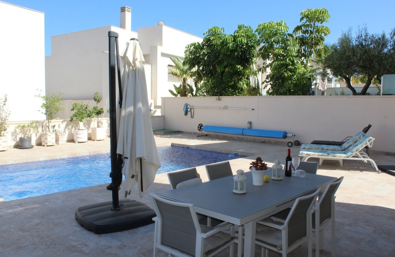 Herverkoop - Villa -
San Miguel de Salinas - Inland