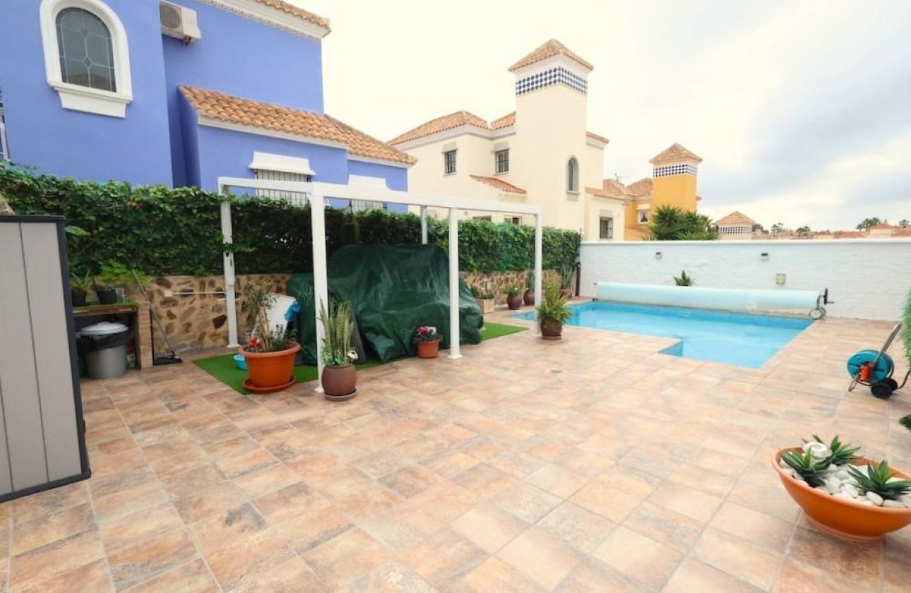 Herverkoop - Villa -
San Miguel de Salinas - Inland