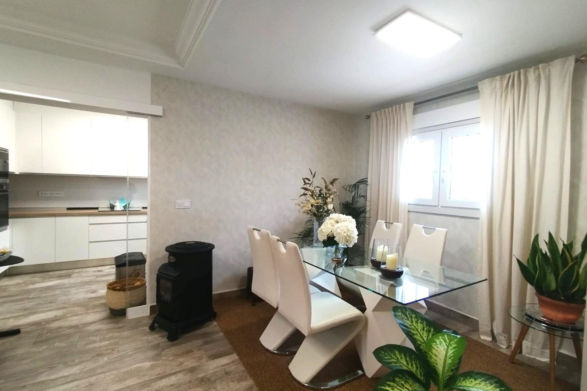 Herverkoop - Villa -
San Miguel de Salinas - Inland